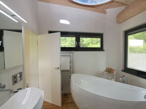 Rumah | Kamar mandi | Bathtub