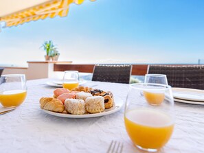 Apartment | Dining - Apartment in Spain Near the Beach (Rincon de la Victoria)