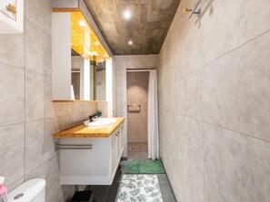 Apartment | Bathroom | Towels