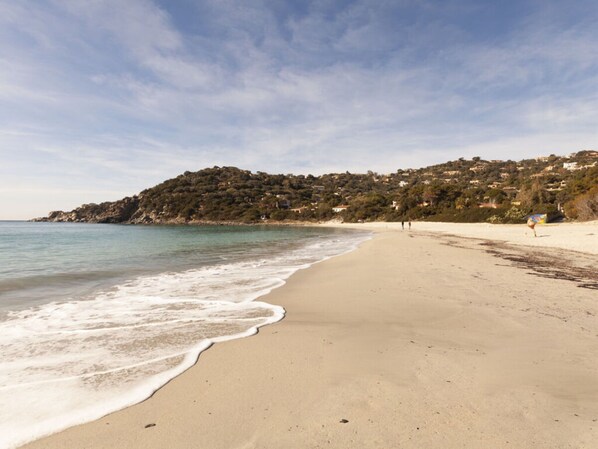 Beach - Villa Giulia wit Zandstrand (Maracalagonis)