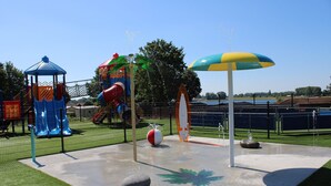 Chalet | Children’s area - Chalet on the Recreational Lake and the Veluwe (Lathum)