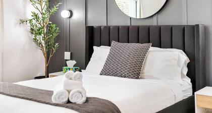 Upscale 3BR/2BA w/ Jacuzzi, Steps from Big House!