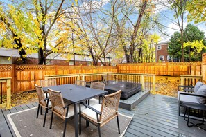 屋外ダイニングエリア