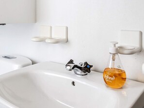House | Bathroom