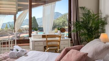 House | 1 bedroom, individually furnished, iron/ironing board