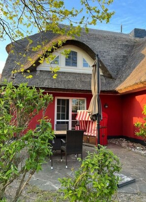 Terrace/patio - Holiday Apartment Uhlenhof 1 (Mönchgut-Granitz)