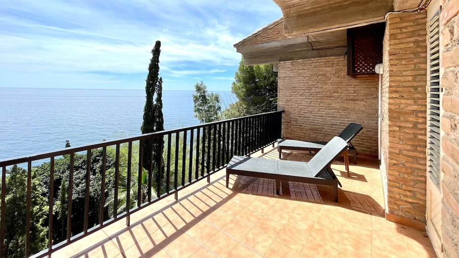 Villa in Salobrena With Sea Views