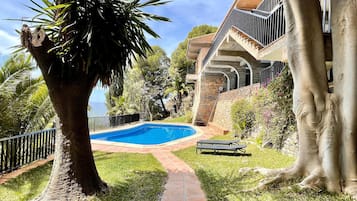 Villa | Pool | Indoor pool, outdoor pool