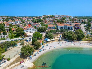 Beach - Donatella -apt 1- 10m van het Strand (Medulin)