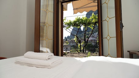 Family Apartment | 2 bedrooms, desk, soundproofing, free WiFi