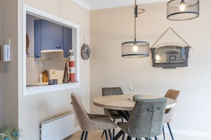 Apartment | Dining