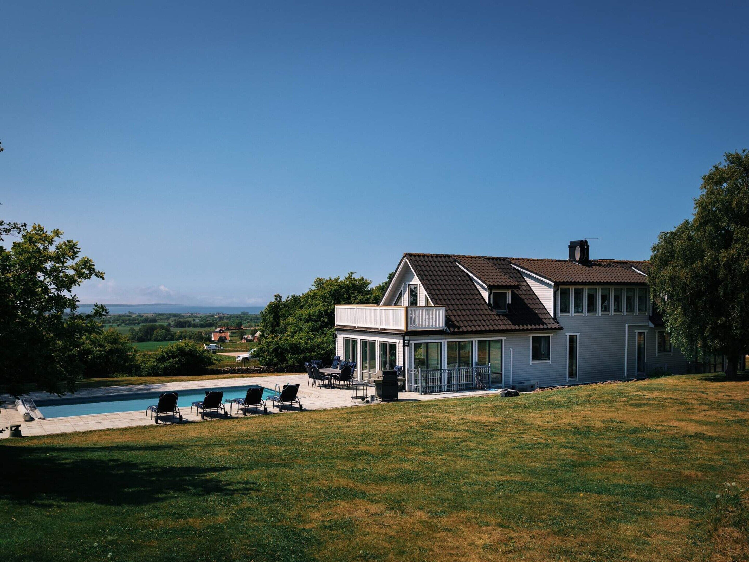 المنشأة من الخارج