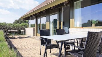 House | Outdoor dining