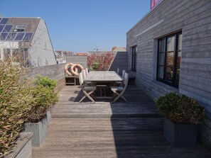 Apartment | Outdoor dining - Bright Attic With Sea Breeze (Nieuwpoort)