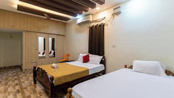 Family Room | 1 bedroom, Egyptian cotton sheets, premium bedding, desk