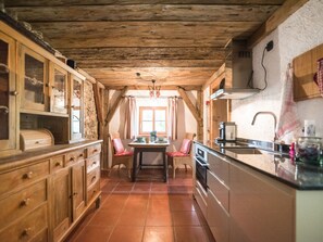 House | Private kitchen | Electric kettle, toaster - Hans in the Schusterhausl Apartment (Samerberg)