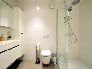 Apartment | Bathroom - Chic Sea-view Apartment (De Haan)