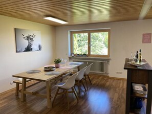 Dining - Appealing Apartment Near Lake (Argenbühl)