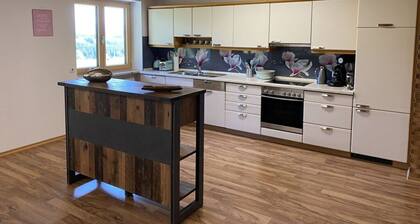 Appealing Apartment Near Lake