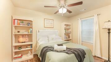 3 habitaciones, escritorio, wifi y ropa de cama