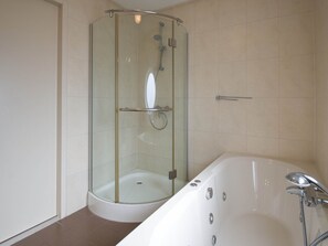 House | Bathroom - Nice Holiday Home on the Water in Friesland (Makkum)