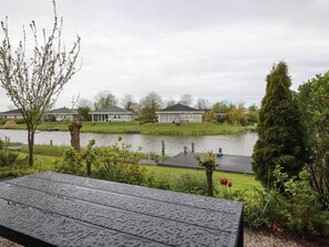 House | Exterior - Nice Holiday Home on the Water in Friesland (Makkum)