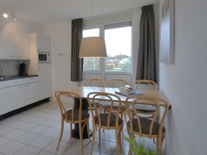 House | Dining - Nice Holiday Home on the Water in Friesland (Makkum)