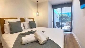 Apartment | 2 bedrooms, iron/ironing board, bed sheets