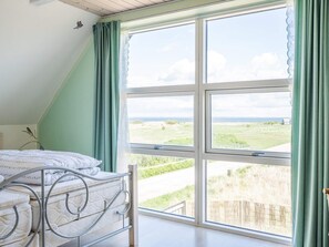 Room - 6 Person Holiday Home in Hvide Sande (Hvide Sande)