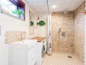 House | Bathroom - 6 Person Holiday Home in Hvide Sande (Hvide Sande)