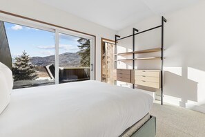 5 bedrooms, bed sheets