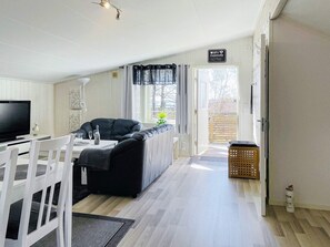 2 bedrooms, individually furnished - 3 Person Holiday Home in Stenungsund (Stenungsund)