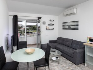 Apartment | Dining
