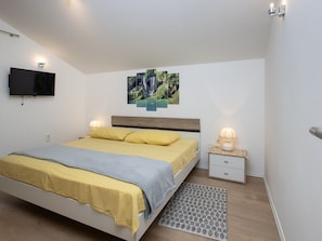 Apartamento | 2 dormitorios y tabla de planchar con plancha