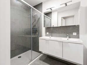 Apartment | Bathroom