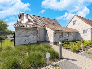 House | Exterior - Holiday Home in Koksijde With Garden & Parking (Koksijde)