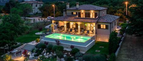 House | Pool