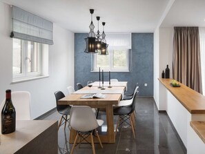 House | Dining - Villa With Pool Surrounded by Woods in Labin (Labin)