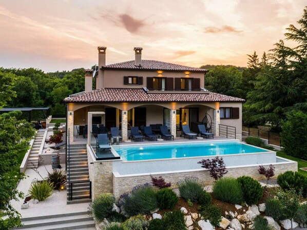 House | Pool | Outdoor pool - Villa With Pool Surrounded by Woods in Labin (Labin)