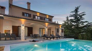 House | Pool | Outdoor pool