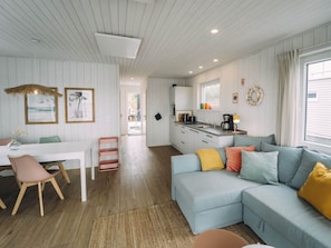 Dining - Attractive Houseboat on the Lake (Grossenbrode)