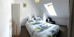 2 chambres, fer et planche à repasser