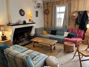 Living area - Mathanaki Une Maison de Famille Avec Piscine (Vendays-Montalivet)