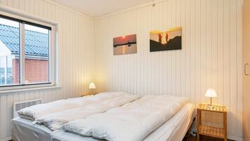 3 bedrooms, individually furnished