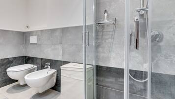 Apartment | Bathroom | Hair dryer, towels