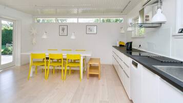 House | Private kitchen | Fridge, microwave