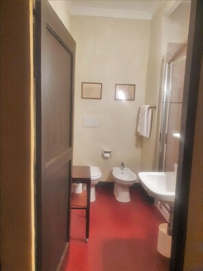 Hus | Badeværelse | Bruser