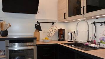 Apartment | Private kitchen | Oven