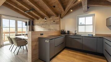 House | Private kitchen | Highchair