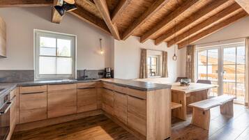 House | Private kitchen | Highchair